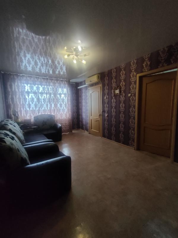 Продаётся просторная четырехкомнатная квартира (45-ка) площадью 61 квадратный метр на пятом этаже пя - Новотроицк