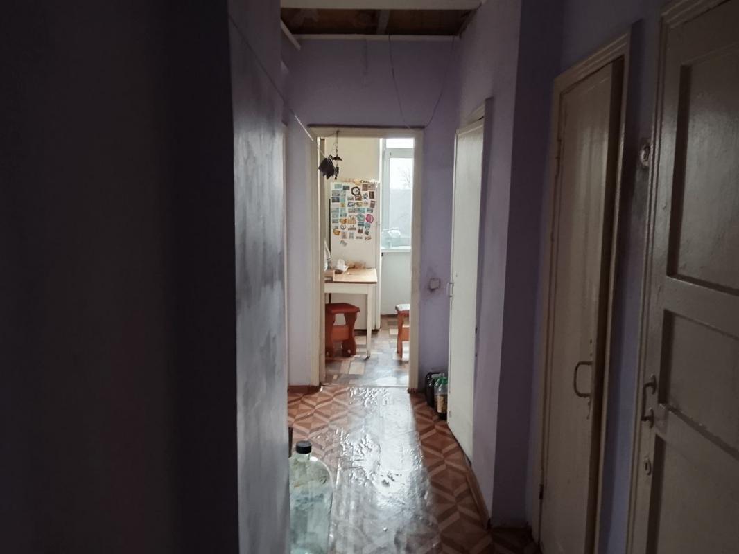 2 комнатная квартира
3/4 этаж
частично с ремонтом, состояние жилое
окна пластик, 
потолок 2.8 м
Расс - Новотроицк