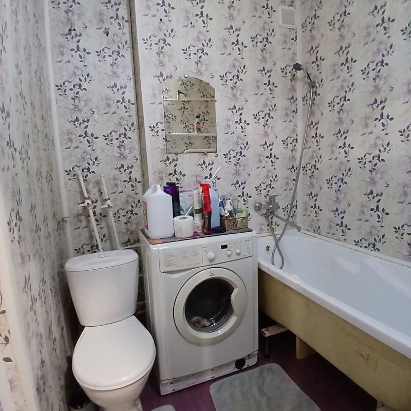 Продается двухкомнатная квартира с раздельными ходами  по адресу г. - Новотроицк