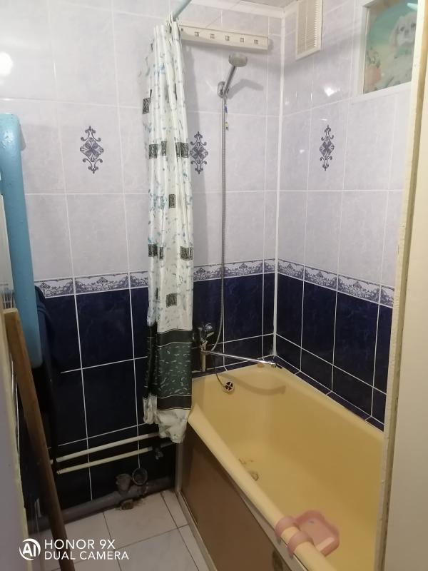 Сдаётся  3 комнаты  в  4-х комнатной квартире ( в одной лежат личные вещи) на длительный срок, поряд - Орск