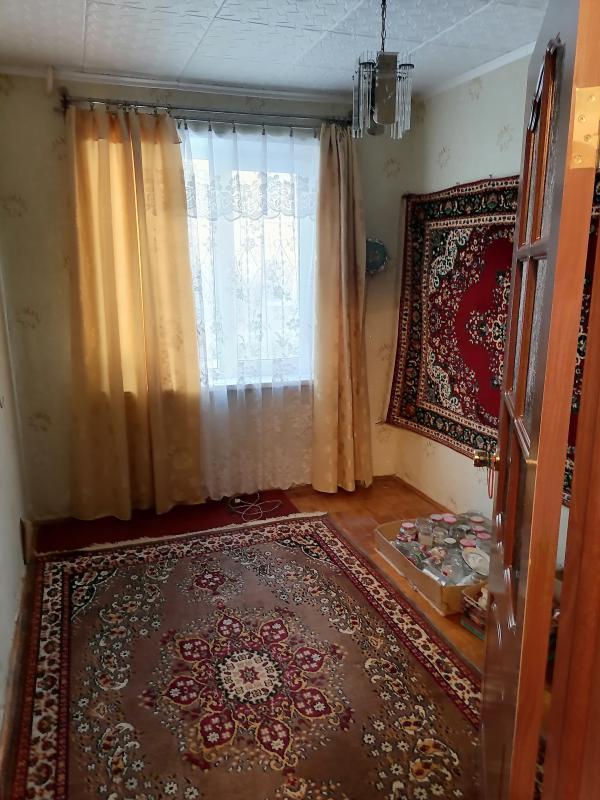 Сдаётся  3 комнаты  в  4-х комнатной квартире ( в одной лежат личные вещи) на длительный срок, поряд - Орск