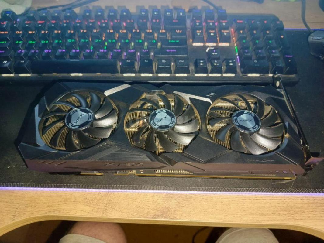 продам видеокарту RX-590GME 8G недавно менял термо пасту и прокладки - Орск