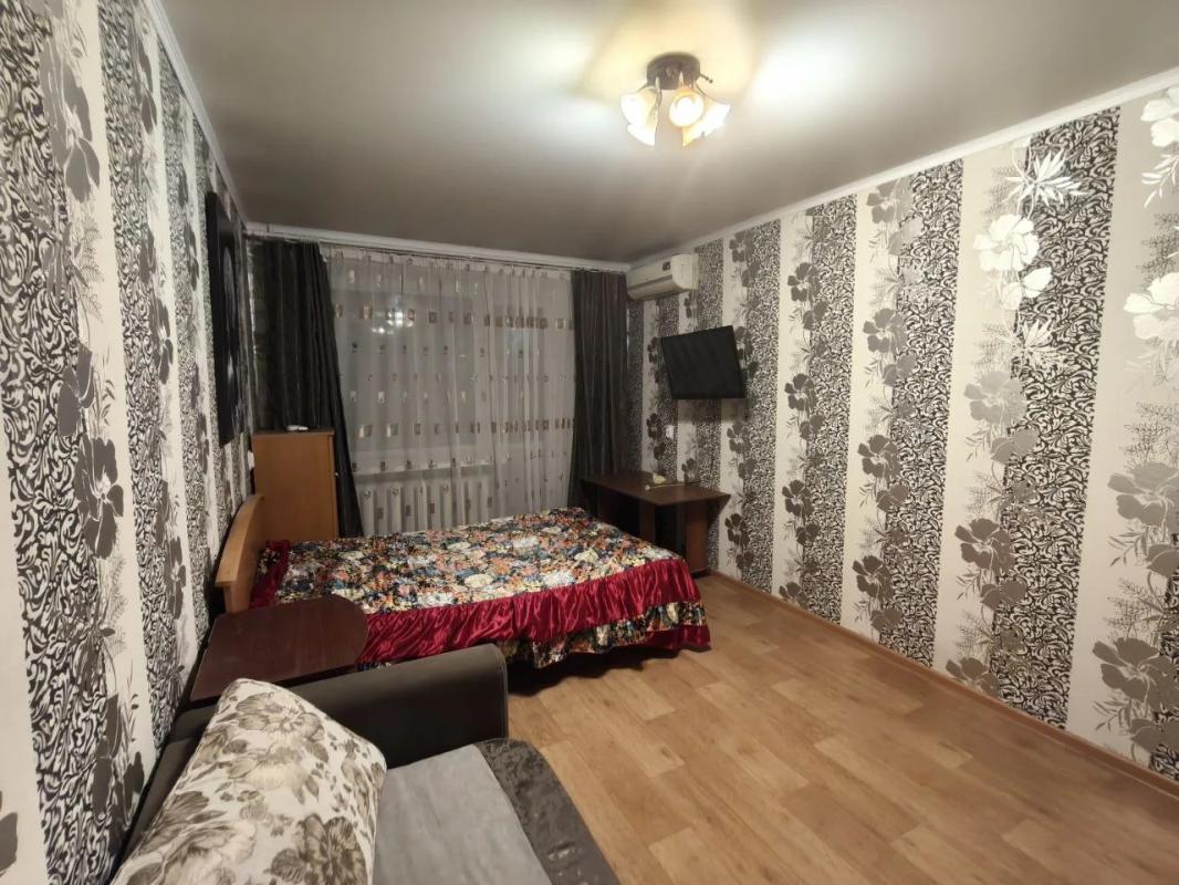 На длительный срок сдаю 1 комнатную квартиру. - Новотроицк