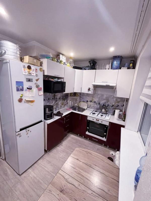 ПРОДАЕТСЯ ХОРОШАЯ УЛУЧШЕННОЙ ПЛАНИРОВКИ 2Х-КОМНАТНАЯ КВАРТИРА В САМОМ ЛУЧШЕМ РАЙОНЕ ГОРОДА на остано - Новотроицк