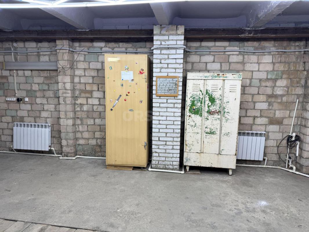 Продам большой металлический шкаф-сейф. - Орск