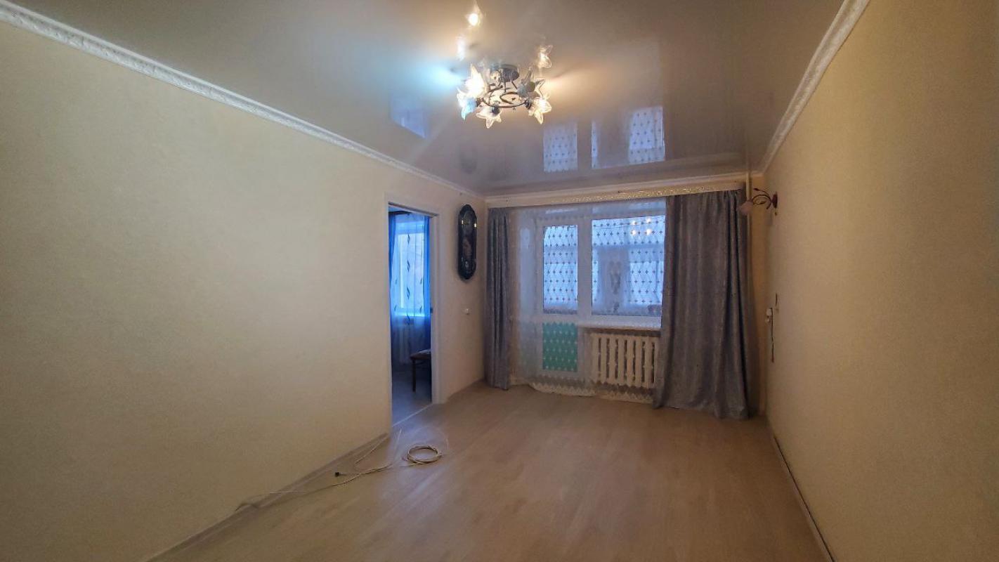 Продается уютная 2-комнатная квартира  расположенная на 2 этаже 5-этажного блочного дома по адресу: - Гай