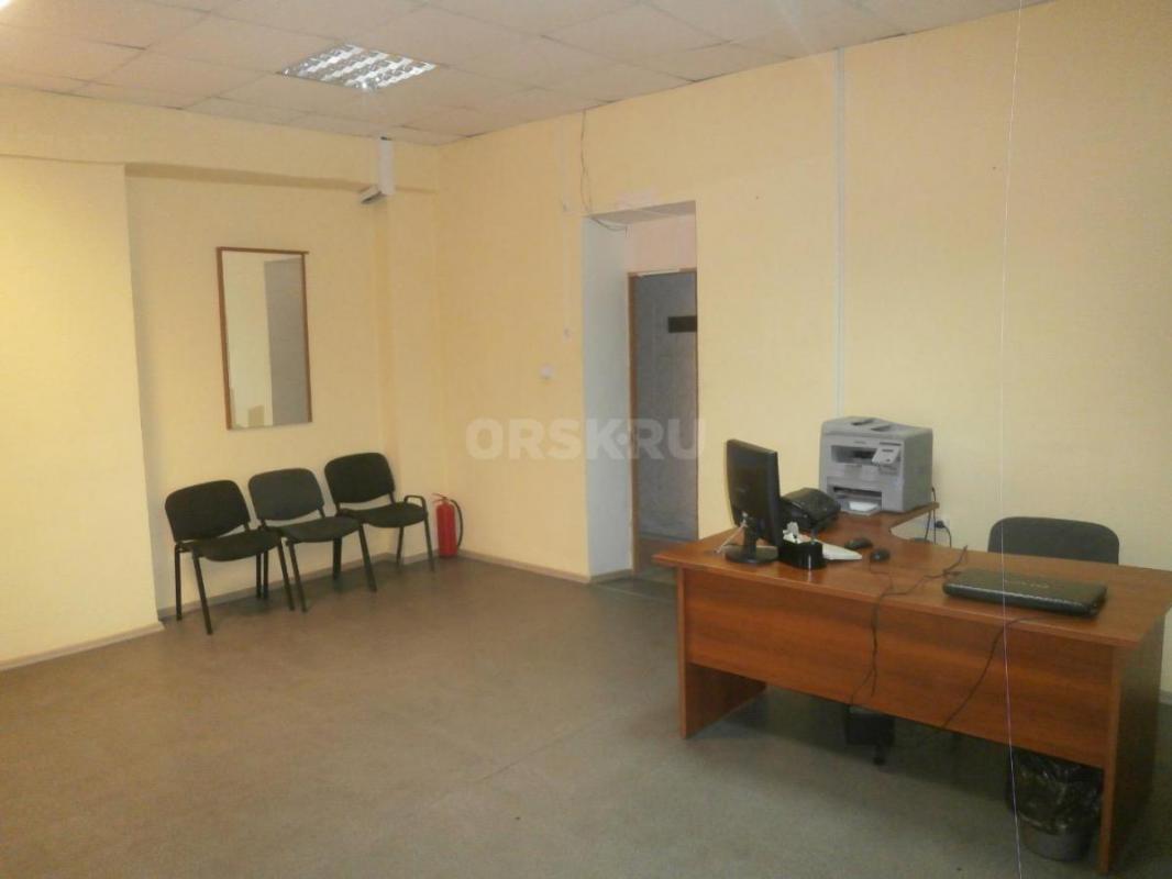 Сдаются помещения под офис , склад , швейное производство , справа  от ТРК ЕВРОПЕЙСКИЙ в офисном зда - Орск