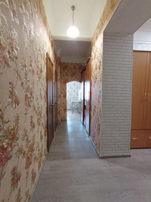 В продаже большая 2-комнатная квартира старого типа по адресу:  г. - Новотроицк