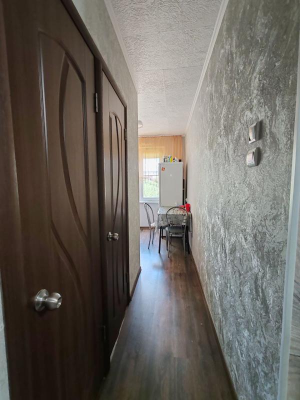 Продается 2-х квартира квартира на 4 этаже 5 этажного панельного дома по адресу г Новотроицк пр-т Ко - Новотроицк