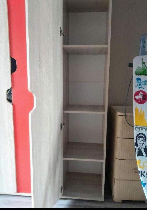 Стенка-шкаф в хорошем состоянии, длиной 280 см, очень много отсеков, полок, есть шкаф платяной с доп - Новотроицк