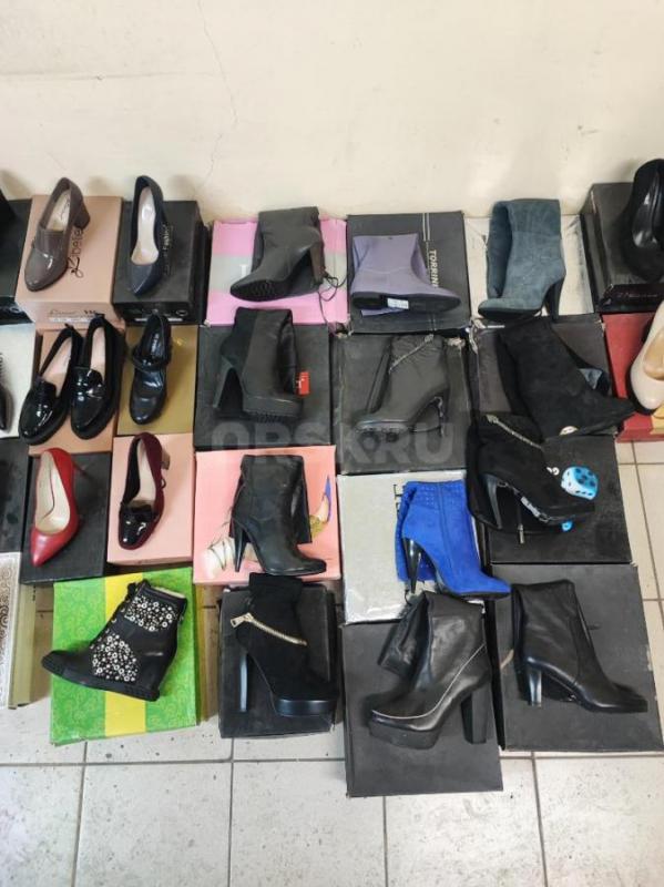 Продаю товарный остаток 600-700 пар обуви,за пару выходит 250₽,быстрым готов буду ещё уступить,обувь - Орск