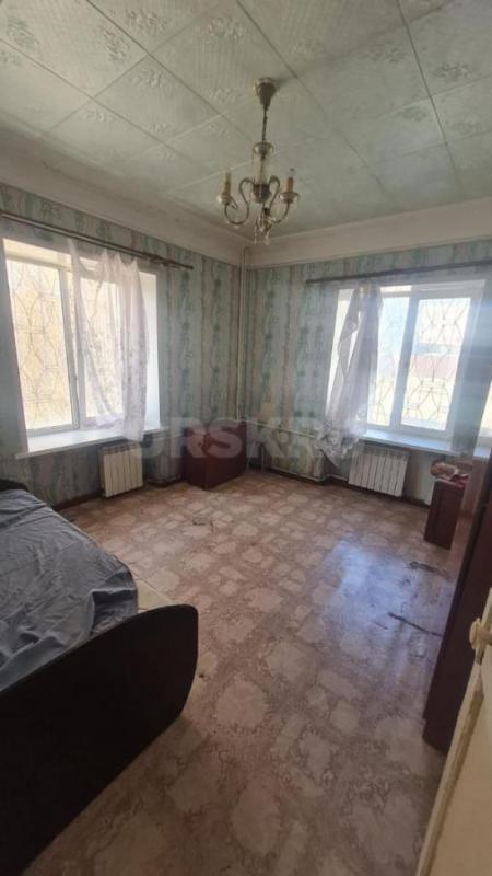 Продается просторная 3-х комнатная квартира в центре города по адресу ул. - Орск