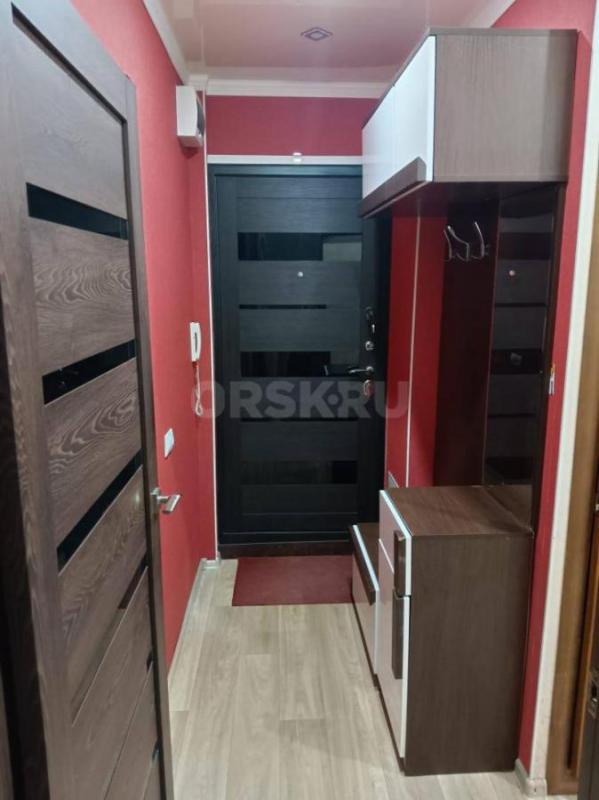 Продается 2-х комнатная квартира по адресу: ул. - Орск