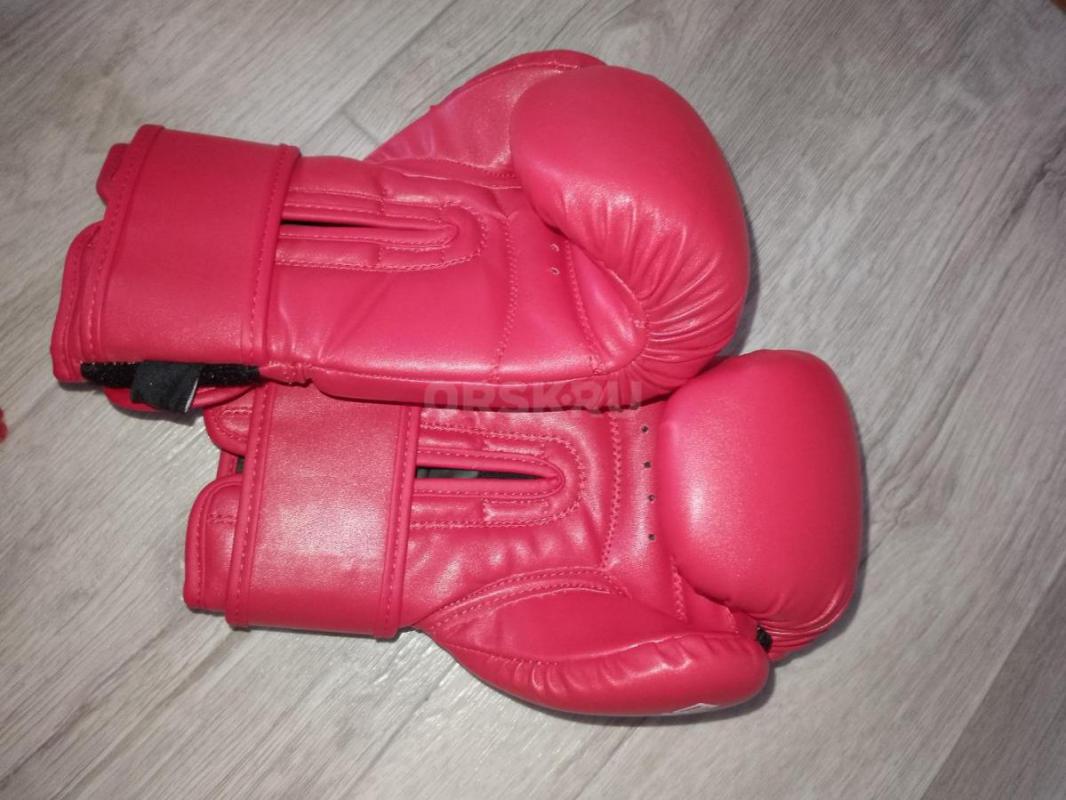 Продаем совершенно новые боксерские перчатки BoyBo Basic 4 oz, они изготовлены из износостойкой иску - Орск