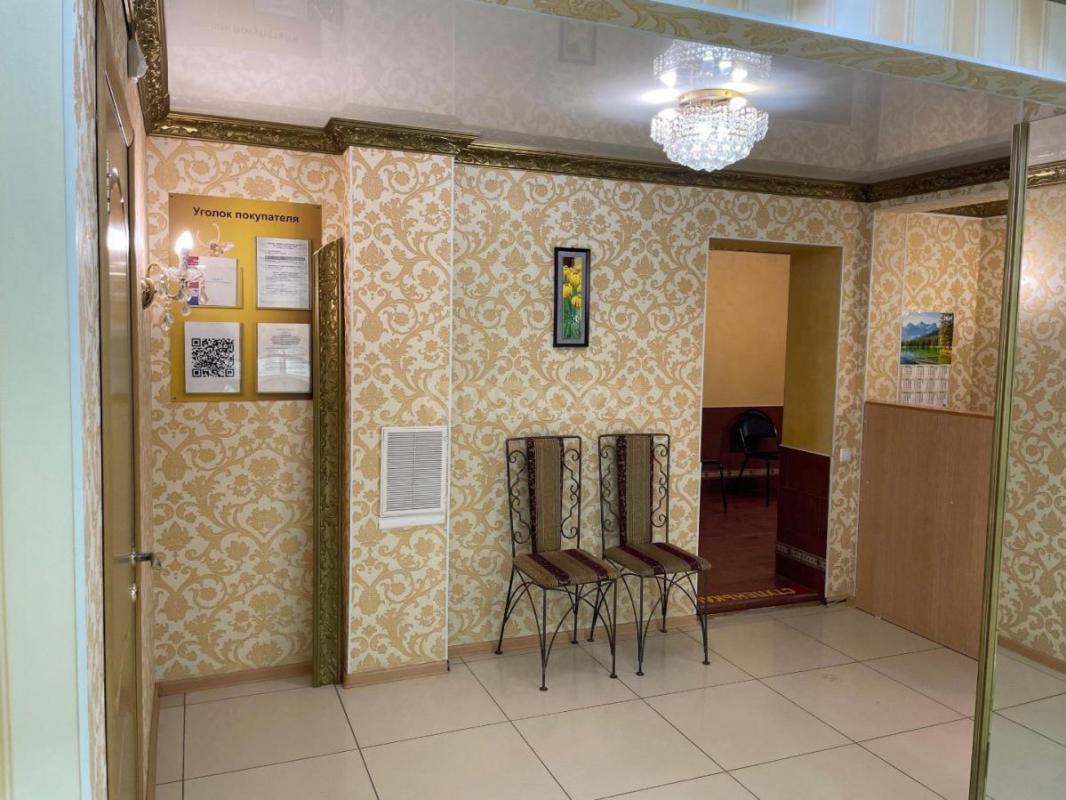 Сдам в аренду торговую  площадь 45,9 м2 в нежилом помещении. - Орск