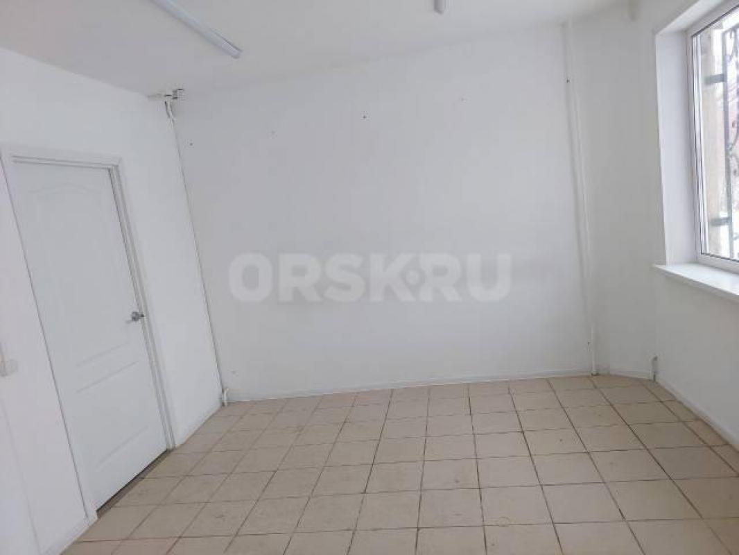 Продается торговое помещение по адресу: пер. - Орск