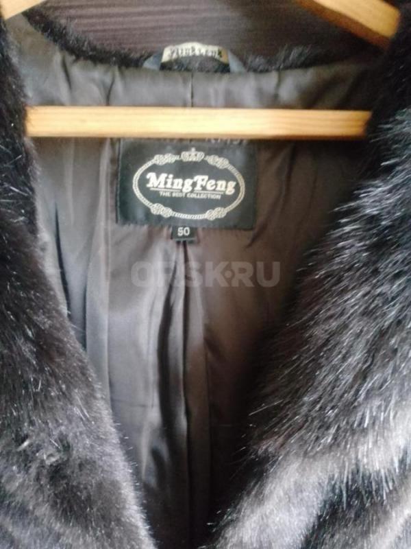 Продам шубу с капюшоном искусственную очень теплая одевала 2 раза стала маленькая, темно коричневая - Орск