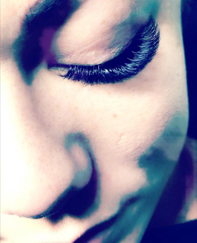 Здравствуй дорогой клиент!)
Меня зовут Гульнара - мастер по наращиванию ресниц с июня 2014 г. - Орск