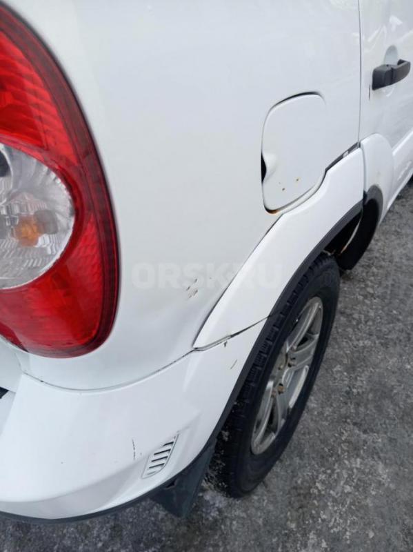 Шевроле нива в хорошем состояние есть рыжики но не гнилая нужен небольшой ремонт ходовки. - Орск