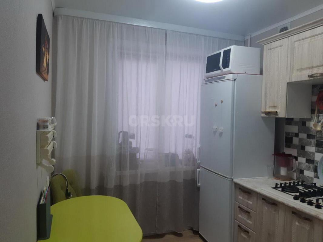 Продаётся уютная, светлая  двухкомнатная квартира площадью 43.7 квадратных метров на четвёртом этаже - Орск