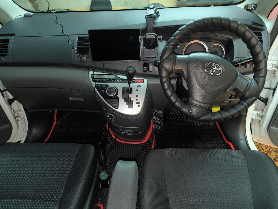 Продам Тойота исис.,2010 г. - Новотроицк