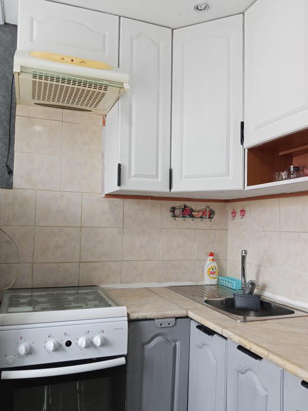 Сдаётся чистая, тёплая двухкомнатная квартира, имеется кондиционер. - Новотроицк