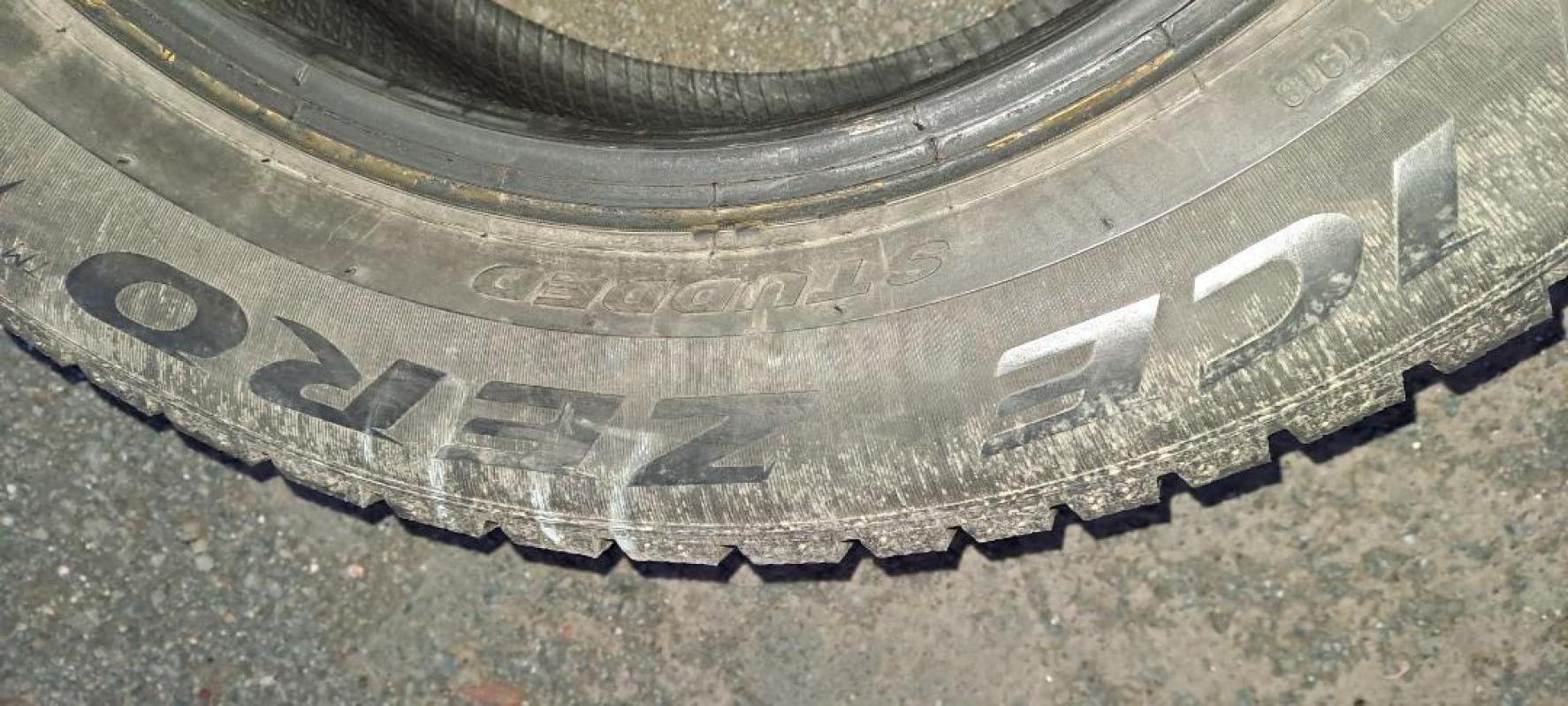 Комплект зимних шин 185 65 р 15. - Орск