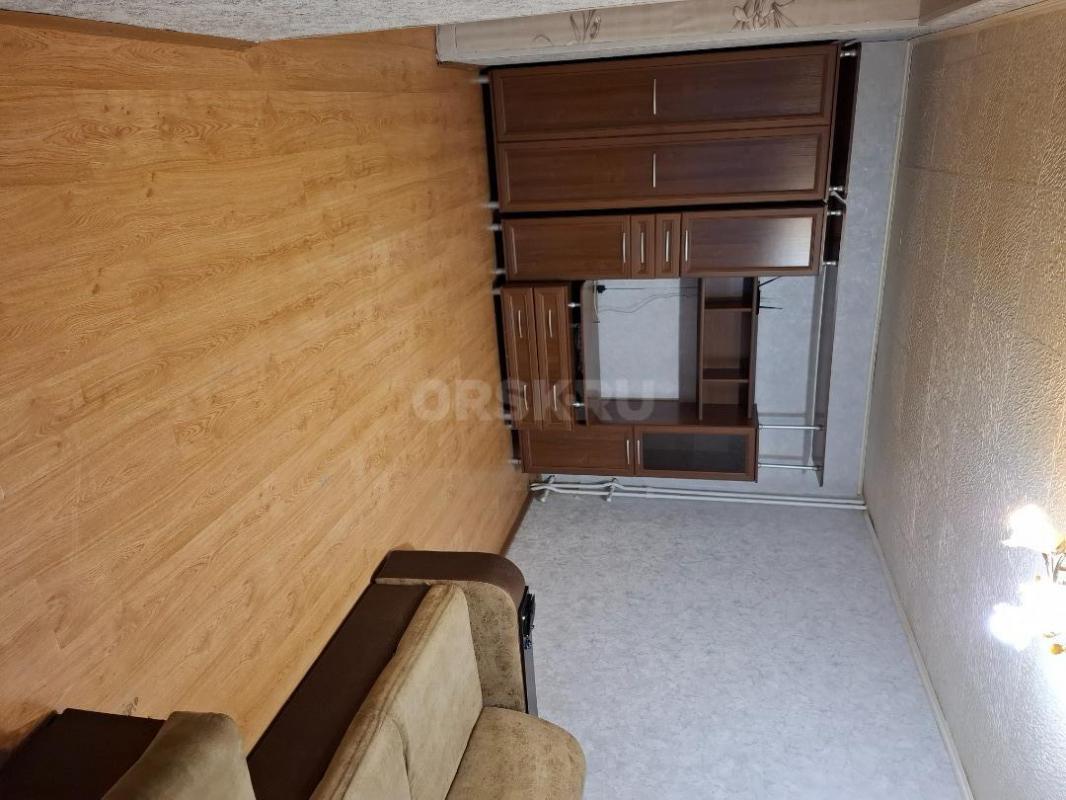 Продаётся однокомнатная квартира в центре города на Комсомольской площади, по адресу: пр. - Орск