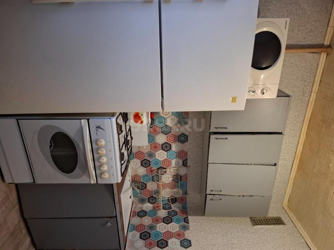 Продаётся однокомнатная квартира в центре города на Комсомольской площади, по адресу: пр. - Орск