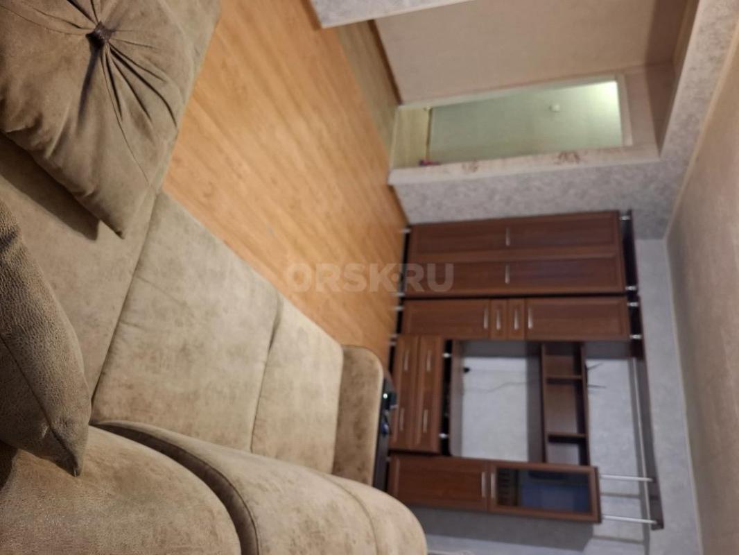 Продаётся однокомнатная квартира в центре города на Комсомольской площади, по адресу: пр. - Орск