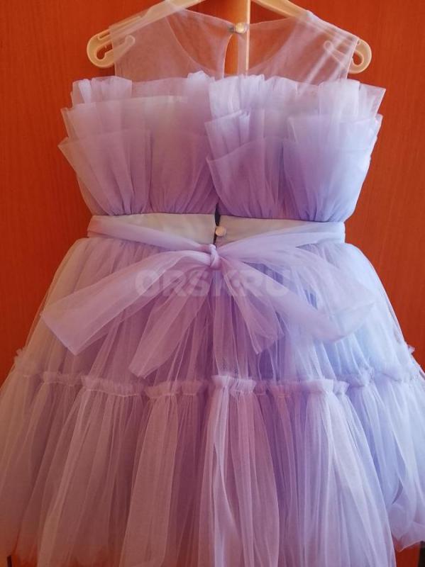 Продаются платья на девочку: пышное сиреневое платье (размер 110 см) - 1200 рублей, платье со звезда - Орск