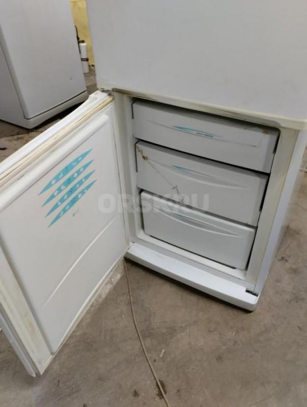 Продается холодильник Стинол RF305A.008А. - Новотроицк