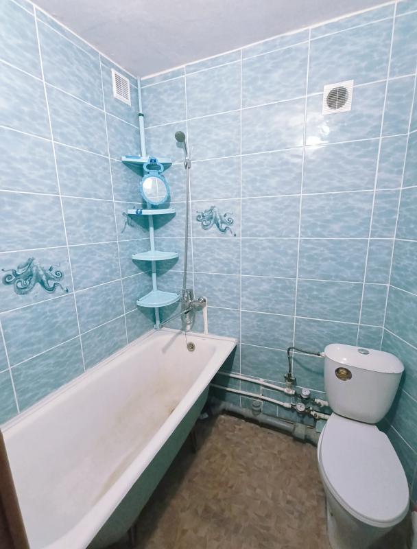 Продается 1-комнатная квартира на первом этаже пятиэтажного панельного дома по адресу: пр. - Новотроицк