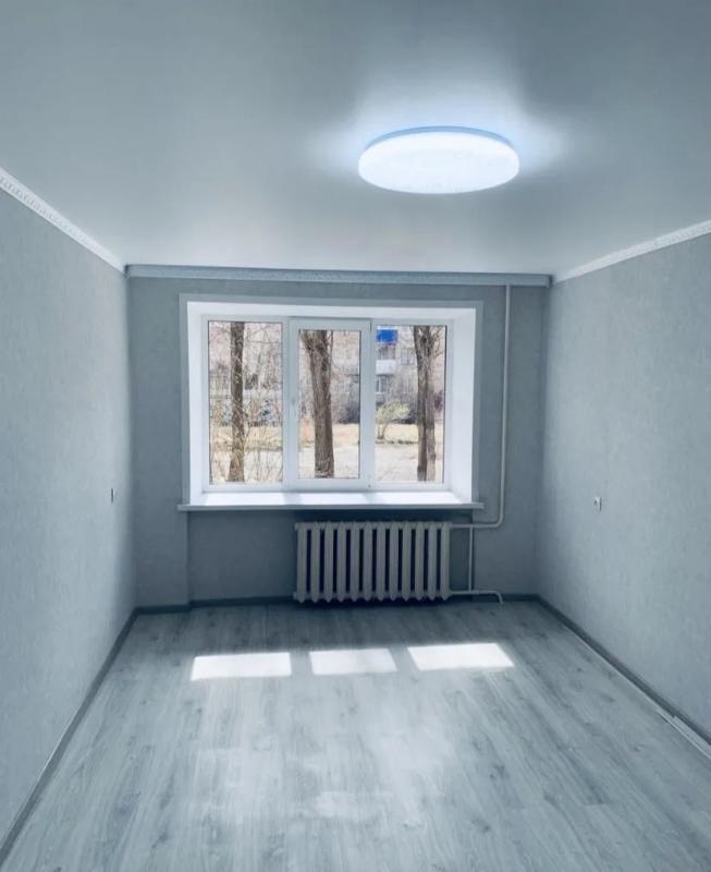 Продается 1-комнатная квартира в теплом кирпичном пятиэтажном доме  недалеко от остановок Гагарина и - Новотроицк