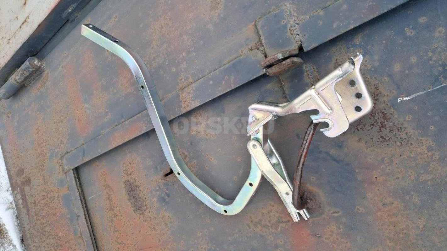 На Гранту-седан корыто багажника, задние лонжероны левый и правый, Петля левая крышки багажника. - Орск