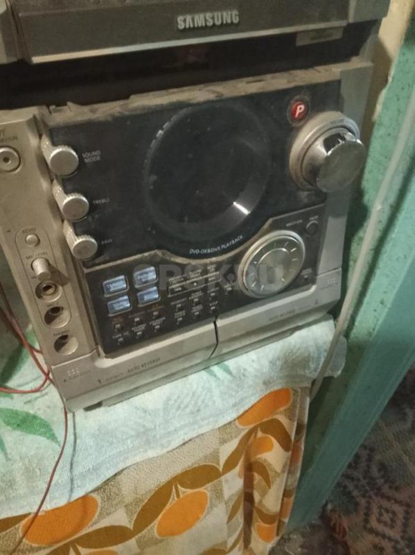 Продам музыкальные центры (аукс и радио работают, остальное нет) , без колонок. - Орск