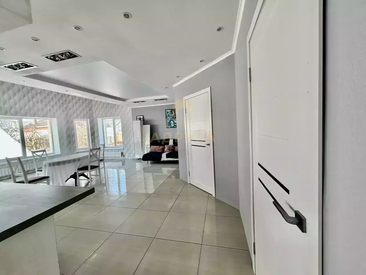 В самом востребованном районе города,на участке 5 соток продаются два дома. - Оренбург