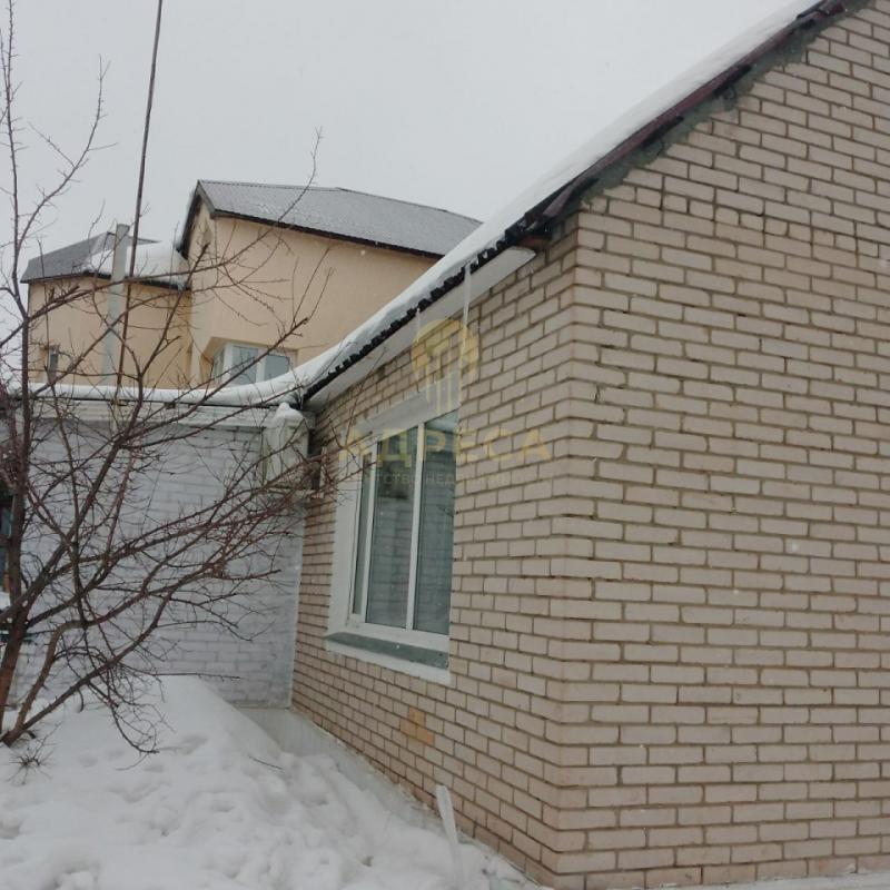 В самом востребованном районе города,на участке 5 соток продаются два дома. - Оренбург