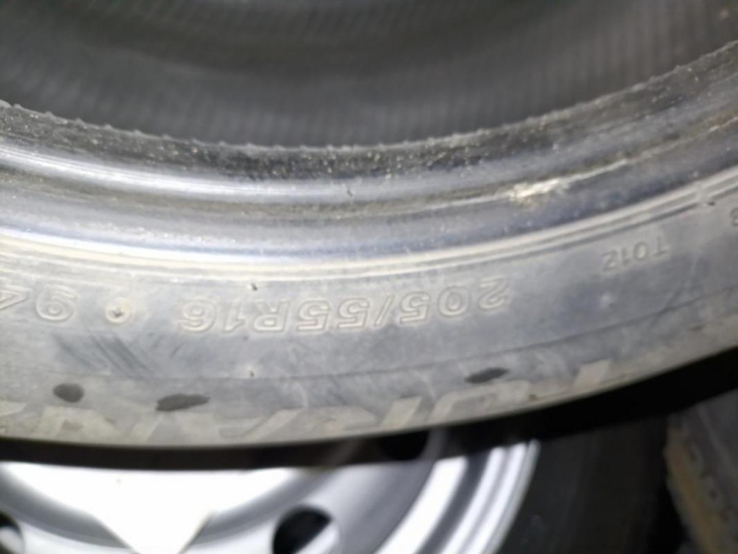 Стояли на Прадо и фортюнер
Продам:
2балона Bridgestone dueler A/T
265/65/17 (20 -21 год)
5тр. - Новотроицк