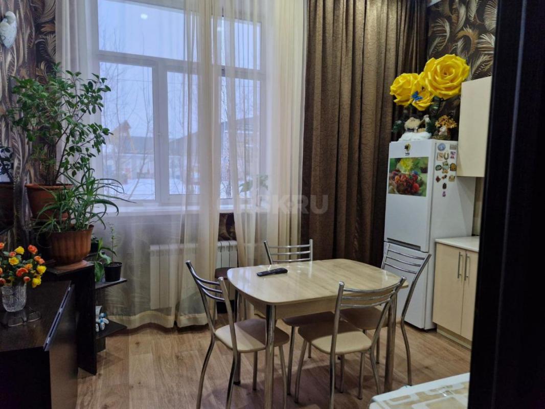 Продам 1 комнатную квартиру, состояние хорошее, высокие потолки (3.5 м). - Орск