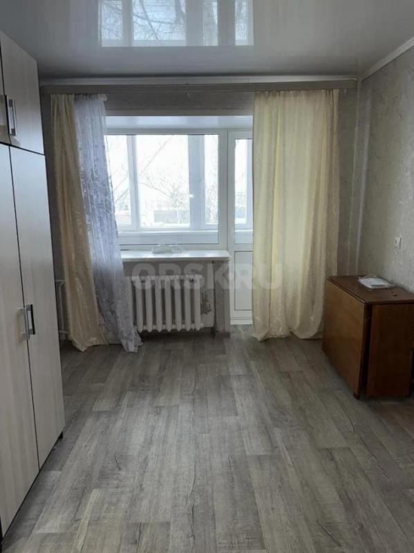 Сдам 1 комнатную квартиру с ремонтом, с застеклённым балконом всё необходимое есть , район вокзала о - Орск