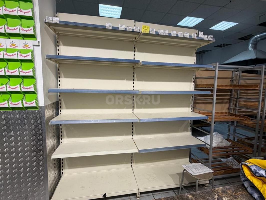 Продам торговое оборудование, холодильники, морозильники, конфетница, булочная витрина. - Орск