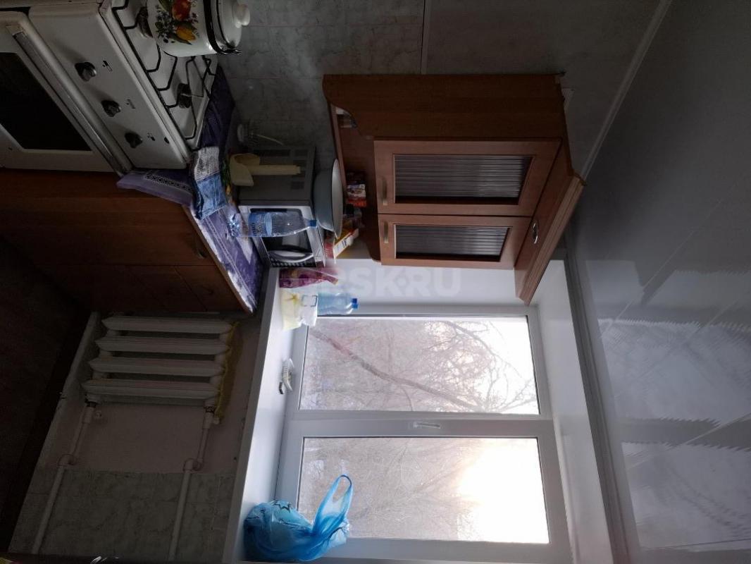 В продаже светлая, уютная 2-х ком квартира, расположенная на 3-м этаже в трех этажном панельном доме - Орск