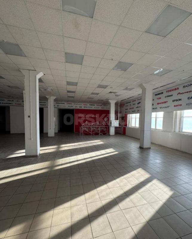 Сдам в аренду нежилые помещения в здании ТЦ ЯШМА на 3 этаже, площадью 300,660, 100, 80 кв м Возможен - Орск