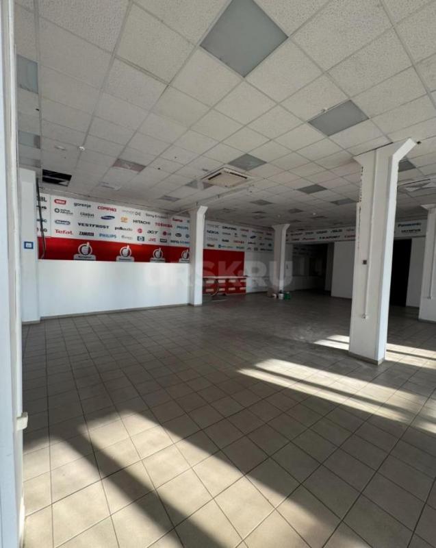 Сдам в аренду нежилые помещения в здании ТЦ ЯШМА на 3 этаже, площадью 300,660, 100, 80 кв м Возможен - Орск