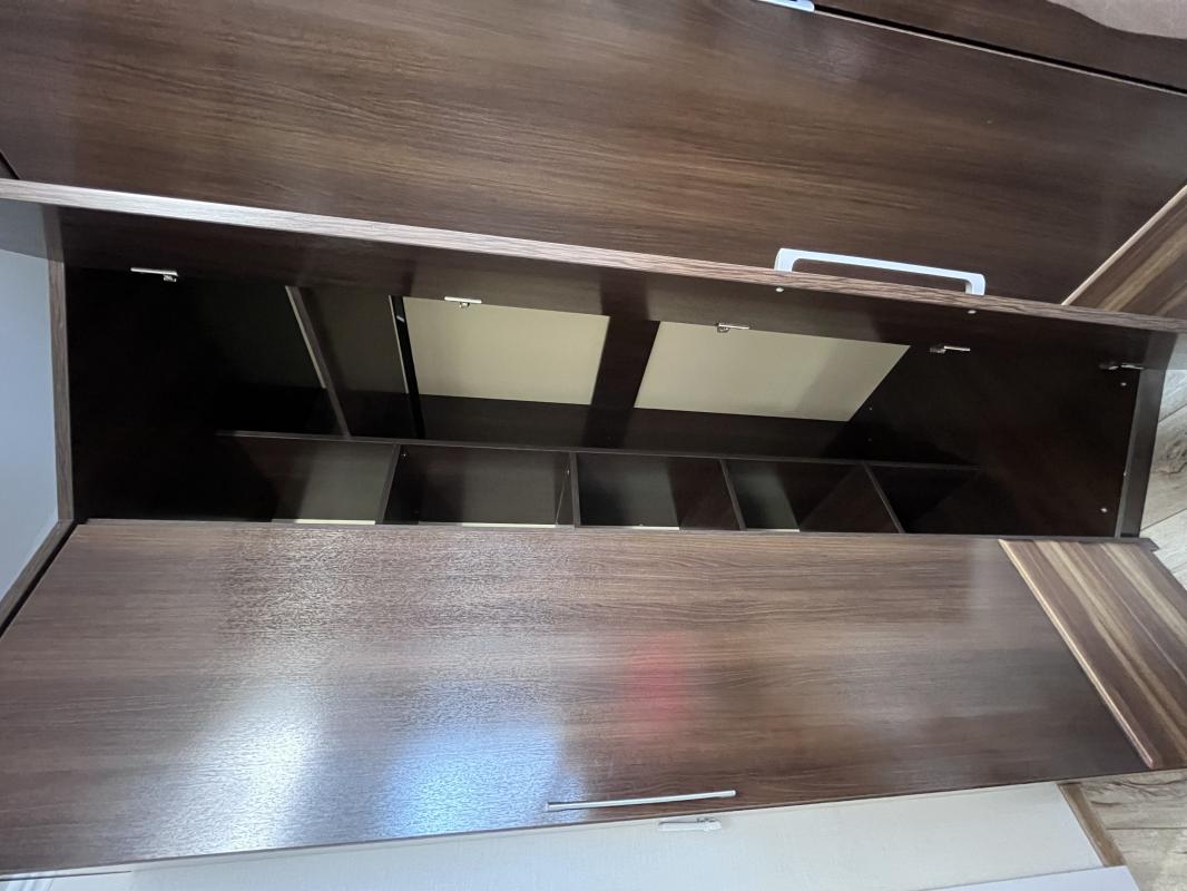 Большой угловой шкаф. - Гай