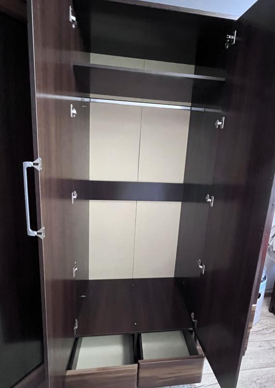 Большой угловой шкаф. - Гай