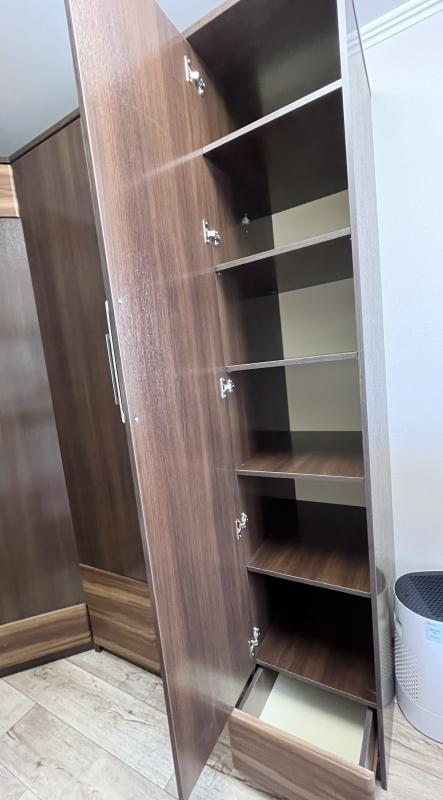 Большой угловой шкаф. - Гай