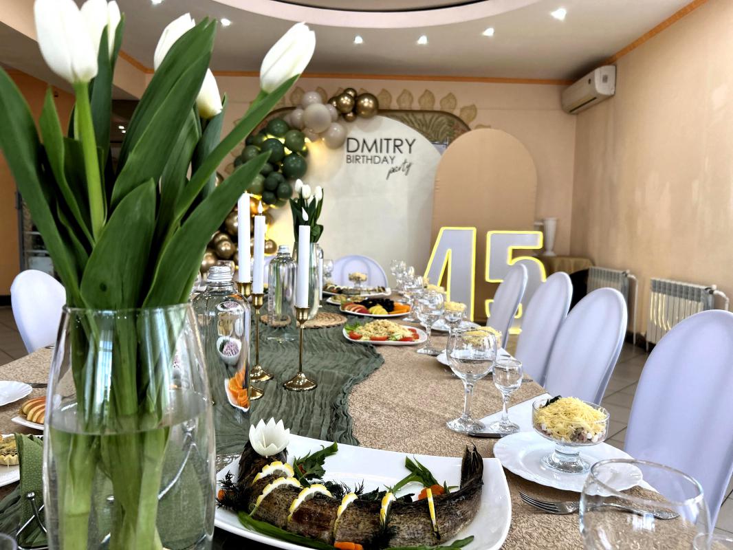 Требуется официант на постоянную работу в банкетный зал "Салют" в г. - Новотроицк