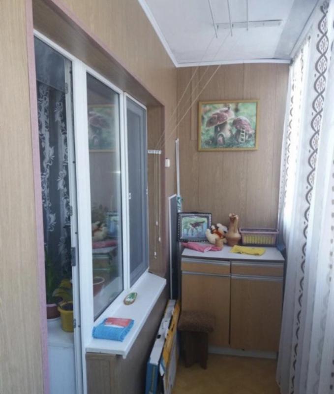 Продам однокомнатную квартиру, 33,1 м кв ; 2 этаж ; лоджия 6 метров, кухня 7 м кв - Гай